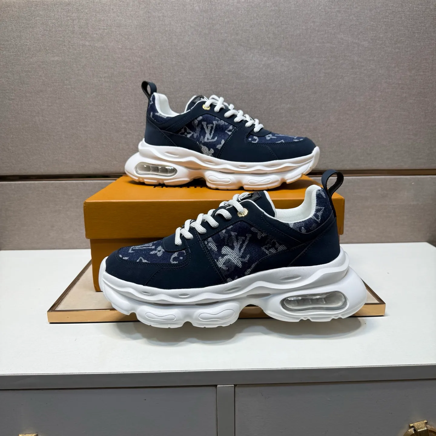 ⬛️Men's shoes 💰p462【LV～】Men's casual shoes 2025z cabinet sales simultaneously 🔶Size: 38-44 #️⃣ 🔷5 colors🔜The upper is made of multi-material splicing➕Mesh lining, comfortable and breathable, sole: original comfortable and wear-resistant outsole, ⚠️real thing📱photographed🎬real thing is better📢📢📢